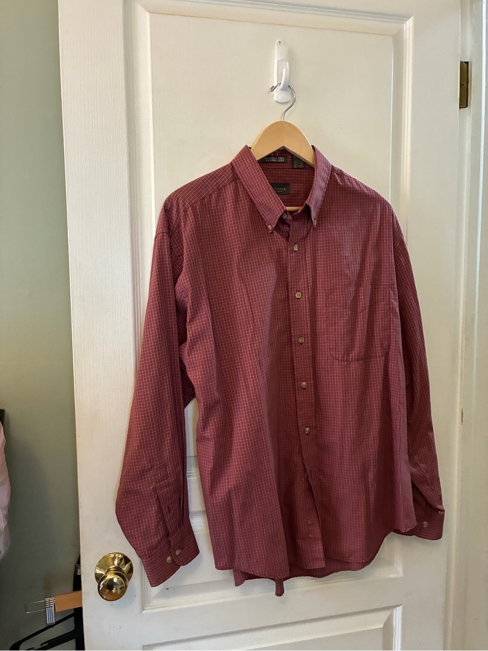Van Heusen Men's Long-Sleeve Button-Down Shirt in Burgundy Plaid